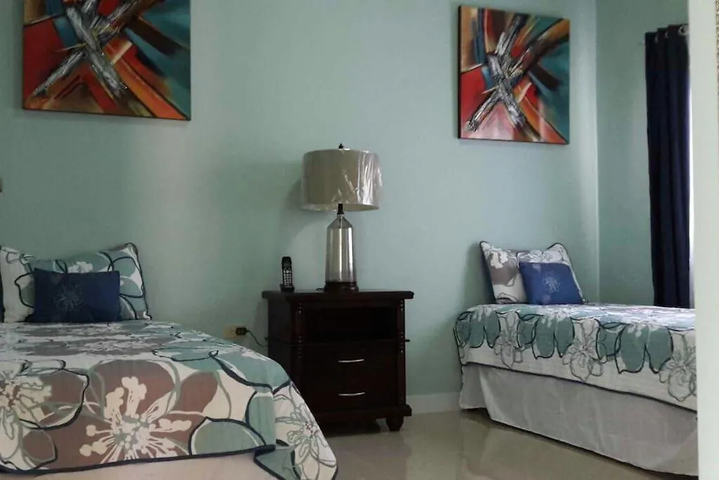 Tatil Evi Caymanas Estate Beautiful Three Bedroom House Spanish Town